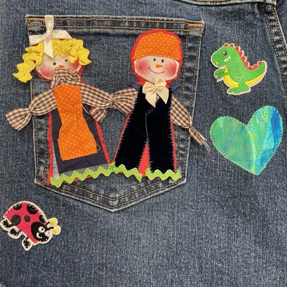 Wrangler Blue Denim Cut Off Jean Shorts Size 36 with Fun Appliqué Patches - Picture 3 of 6